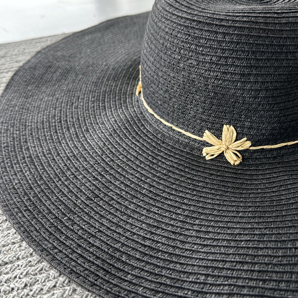 Vintage Black Large Straw Hat with Daisy Flower Detail - Picture 2 of 6